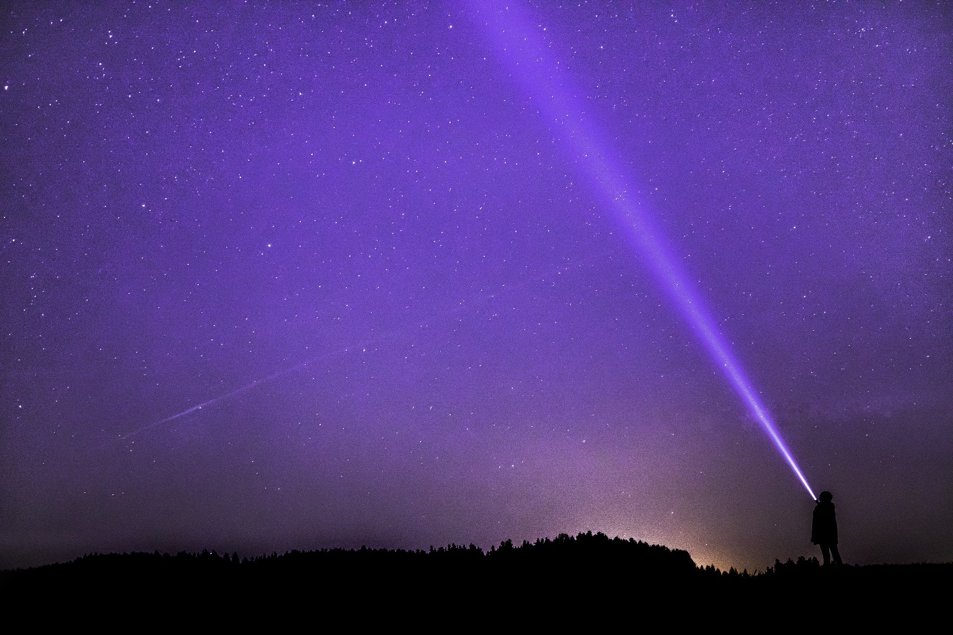 laser pointers of any color can be used outdoors to look at the stars. The one here is violet or blue.